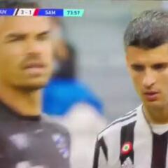 Morata es otro y no hay mejor ejemplo que este gesto al portero rival