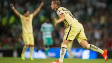 Darío Benedetto celebra la apertura de la cuenta