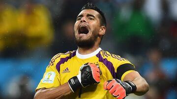 A pesar de que tiene contrato con Manchester United hasta junio del 2021, el 'Chiquito' Romero de 32 años es suplente de David de Gea con los 'Red Devils', sin embargo fue titular de Argentina en Sudáfrica 2010 y brasil 2014. Ha militado en el Monaco, Sampdoria y Az Alkmaar. 
