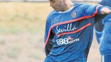 <b>ILUSIONADO. </b>Chevantón podrá disfrutar hoy de sus primeros minutos como sevillista.