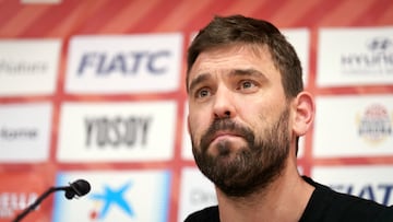 GRAFCAT8658. GIRONA, 23/01/2024.- El presidente del Basquet Girona, Marc Gasol, durante la rueda de prensa en la que ha anunciado que el B¨¤squet Girona ha destituido al entrenador Salva Camps, quien hab¨ªa tomado las riendas del equipo el pasado verano, sin desvelar el nombre de su futuro sustituto, una decisi¨®n precipitada por los malos resultados del conjunto catal¨¢n, ubicado en la decimocuarta posici¨®n de la Liga Endesa y con un triunfo de margen sobre la zona de descenso, tras haber perdido en las siete ¨²ltimas jornadas de forma consecutiva. EFE/David Borrat