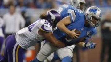 Sack a Matthew Stafford de Eric Kendricks. a esas alturas Stafford ya luc&iacute;a el guante con el que intentaba proteger una mano magullada por los golpes.