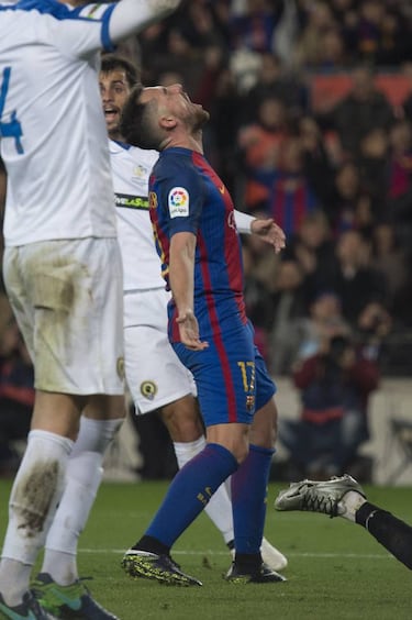 A hint of offside for Alcácer's first Barcelona goal