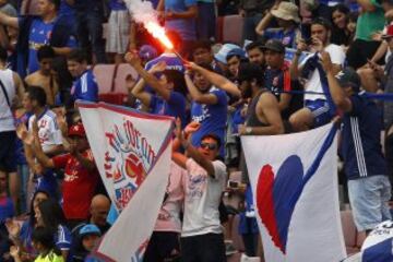 Hinchas de Universidad de Chile realizan banderazo en el Estadio Nacional, previo al Superclásico del domingo 02 de Octubre del 2016.
