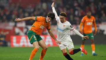 Javi Guerra y el debutante Vargas, durante el encuentro.
