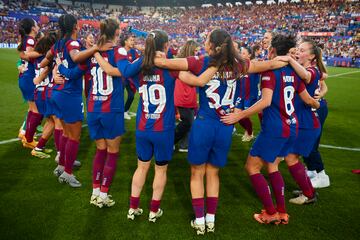 El Barcelona no encontr車 rival en una Real Sociedad que estuvo nerviosa y nunca logr車 competir. Ona (2), Salma, Graham (2), Mariona (2) y Pina, goleadoras.