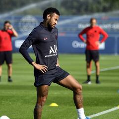 Julio Salinas: "Neymar va a venir seguro porque Messi ha dicho que venga"