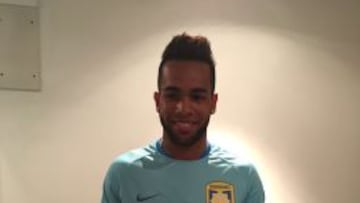 Alex Teixeira, con su nueva camiseta