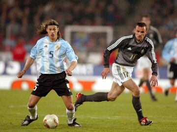 El ‘Pelado’ fue sinónimo de valor y entrega, características que hoy en día las refleja en el banquillo; con la Albiceleste logró adjudicarse una medalla de plata en Atlanta 96.