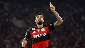 Soccer Football - Brasileiro Championship - Flamengo v Santos - Estadio Maracana, Rio de Janeiro, Brazil - April 5, 2026 Flamengo's Lucas Paqueta celebrates scoring their third goal REUTERS/Sergio Moraes