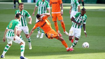 Remate de Guedes que acabó en el 1-1.