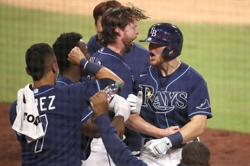 Mike Brosseau y Austin Meadows conectaron un cuadrangular cada uno y con ello han puesto a los Rays un paso más cerca de su objetivo.