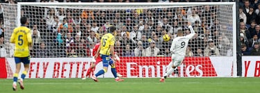 El jugador del Real Madrid, Kylian Mbappé, marca el 3-1 a Las Palmas. 