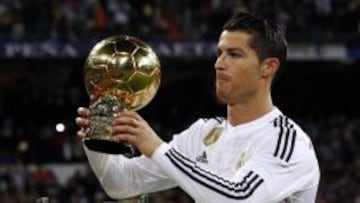 Cristiano, con el Bal&oacute;n de Oro.