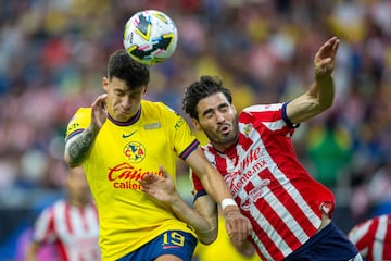 Illian Hernandez (L) of America fights for the ball with Antonio Briseno (R) of Guadalajara during the match between America and Guadalajara as part of friendly match -El Clasico de Mexico-, at NRG Stadium on October 13, 2024 in Houston, Texas, United States.