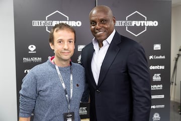 Carl Lewis, con el redactor de AS.