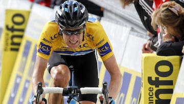 El ciclista brit&aacute;nico Bradley Wiggins esprinta durante una etapa en el Criterium del Dauphin&eacute; de 2011.