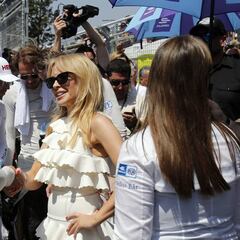 El lado B: Kylie Minogue se robó las miradas en Santiago