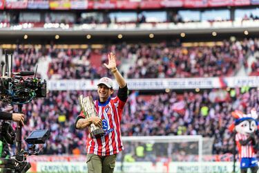 La alegría de Jorge Martín durante su homenaje en el Metropolitano