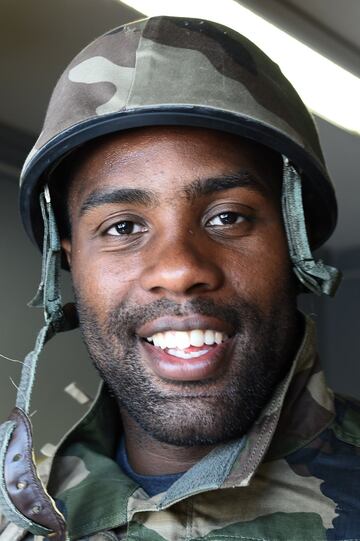 El judoka francés Teddy Riner y sus compañeros de equipo participan en un campo de entrenamiento físico supervisado por militares en el primer regimiento de la French Foreign Legion, en Aubagne. 