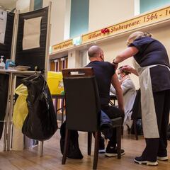 El "fantástico" logro de Reino Unido con la vacuna