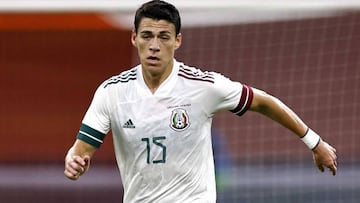 Futbolistas olvidan protocolo sanitario tras México vs Holanda