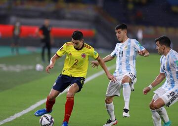 Con un gol en el último minuto, la Selección Colombia salvó un punto en el encuentro ante los dirigidos por Scaloni.  Luis Fernando Muriel y Miguel Borja anotaron. 