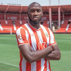 Koné por fin es delantero del Almería