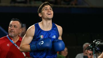 Mexico's Marco Alonso Verde Alvarez (Blue) arrives to compete against Uzbekistan's Asadkhuja Muydinkhujaev in the men's 71kg final boxing match during the Paris 2024 Olympic Games at the Roland-Garros Stadium, in Paris on August 9, 2024. (Photo by MOHD RASFAN / AFP)