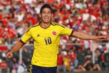 Futbol, Chile vs Colombia. 
Eliminatorias a Brasil 2014. 
El jugador de Colombia James Rodriguez, celebra su gol contra Chile durante el partido jugado por las eliminatorias a Brasil 2014 jugado en el estadio Monumental.
Santiago, Chile. 