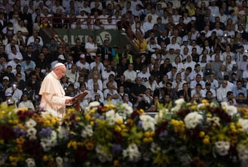 El Papa Francisco recorrió Bogotá, Villavicencio, Medellín y Cartagena con su mensaje de paz y reconciliación. Una visita emotiva para practicantes y no creyentes.