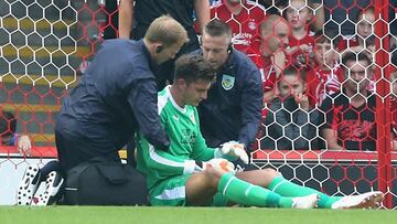 Sean Dyche laments Nick Pope injury: "It looks serious"