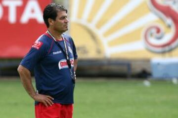 Sustituyó a Arellano y terminó el Clausura 2009. Sin embargo fue cesado en la Jornada 8 del Apertura 2009.