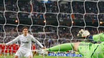 <b>DECEPCIONANTE. </b>Kaká lanzó flojo el segundo penalti de la tanda. Neuer lo paró. La grada se enfadó.