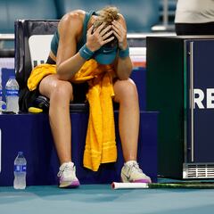 Badosa pierde con Rybakina pero muestra brotes verdes