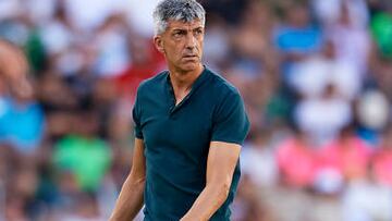 ELCHE, SPAIN - AUGUST 27: Imanol Alguacil, Manager of Real Sociedad looks on during the LaLiga Santander match between Elche CF and Real Sociedad at Estadio Manuel Martinez Valero on August 27, 2022 in Elche, Spain. (Photo by Francisco Macia/Quality Sport Images/Getty Images)