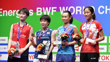 Gold medallist Akane Yamaguchi of Japan (2nd L) poses on the podium with silver medallist Chen Yufei of China (L) and bronze medallists Tai Tzu-ying of Taiwan (2nd R) and An Se-young of South Korea (R) after the women's singles final at the World Badminton Championships in Tokyo on August 28, 2022. (Photo by Richard A. Brooks / AFP)