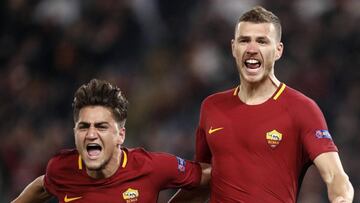 ROM29 - ROMA (ITALIA), 13/3/2018.- Edin Dzeko (d) y Cengiz del AS Roma celebran la anotaci&oacute;n de su equipo ante el Shakhtar Donetsk hoy, martes 13 de marzo de 2018, durante su partido de la Liga de Campeones de la UEFA en el estadio Ol&iacute;mpico 