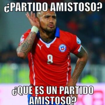 Chicharito salvó la noche del 'Tri' y se llevó los memes contra Chile