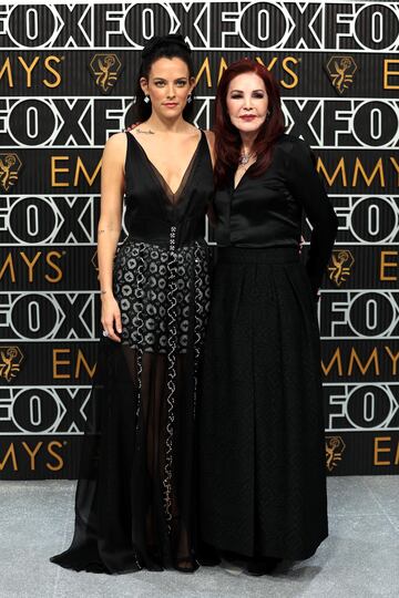 Madre e hija acudieron juntas a la 75ª edición de los Emmy.