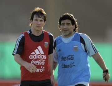 En Argentina, dirigió al que muchos consideran su sucesor; Lionel Messi.