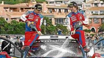 <b>GANADORES. </b>Loeb (a la dcha.), junto a su copiloto Daniel Elena.