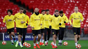 La plantilla del Borrusia se entrena en Wembley.