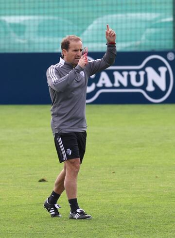 Jagoba Arrasate, en un entrenamiento de Osasuna.