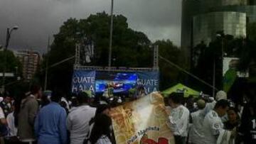 Hinchas blancos en Guatemala.