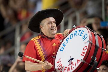 Manolo "el del bombo" .