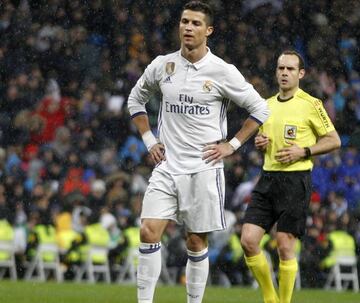 Cristiano cuts a frustrated figure during the first half at the Bernabéu.