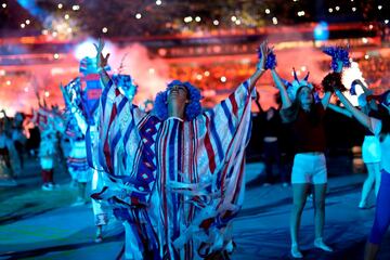En la ceremonia de inauguración de la Copa América, cada país está representado, no solo por los trajes típicos, sino por un niño con el uniforme de cada selección. Ha sido un espectáculo lleno de luces y donde los niños fueron los protagonistas.
