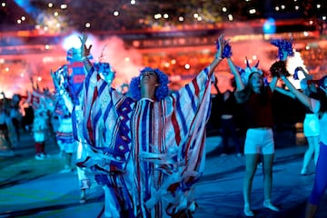 En la ceremonia de inauguración de la Copa América, cada país está representado, no solo por los trajes típicos, sino por un niño con el uniforme de cada selección. Ha sido un espectáculo lleno de luces y donde los niños fueron los protagonistas.