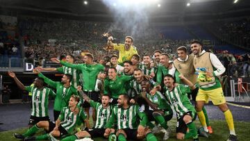 Los jugadores del Betis celebran la victoria.